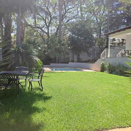 8 On Acacia Guesthouse Bedfordview Esterno foto