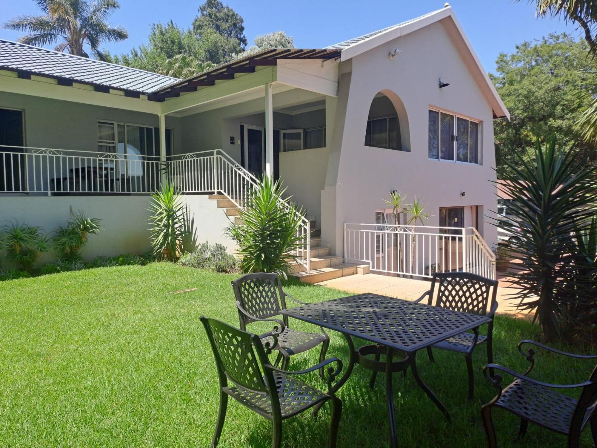 8 On Acacia Guesthouse Bedfordview Esterno foto