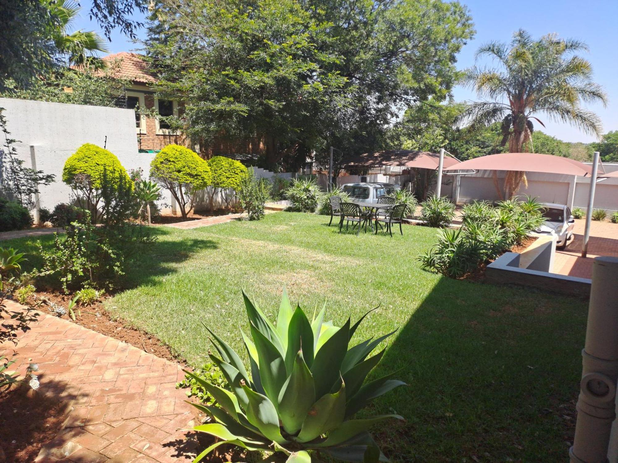 8 On Acacia Guesthouse Bedfordview Esterno foto