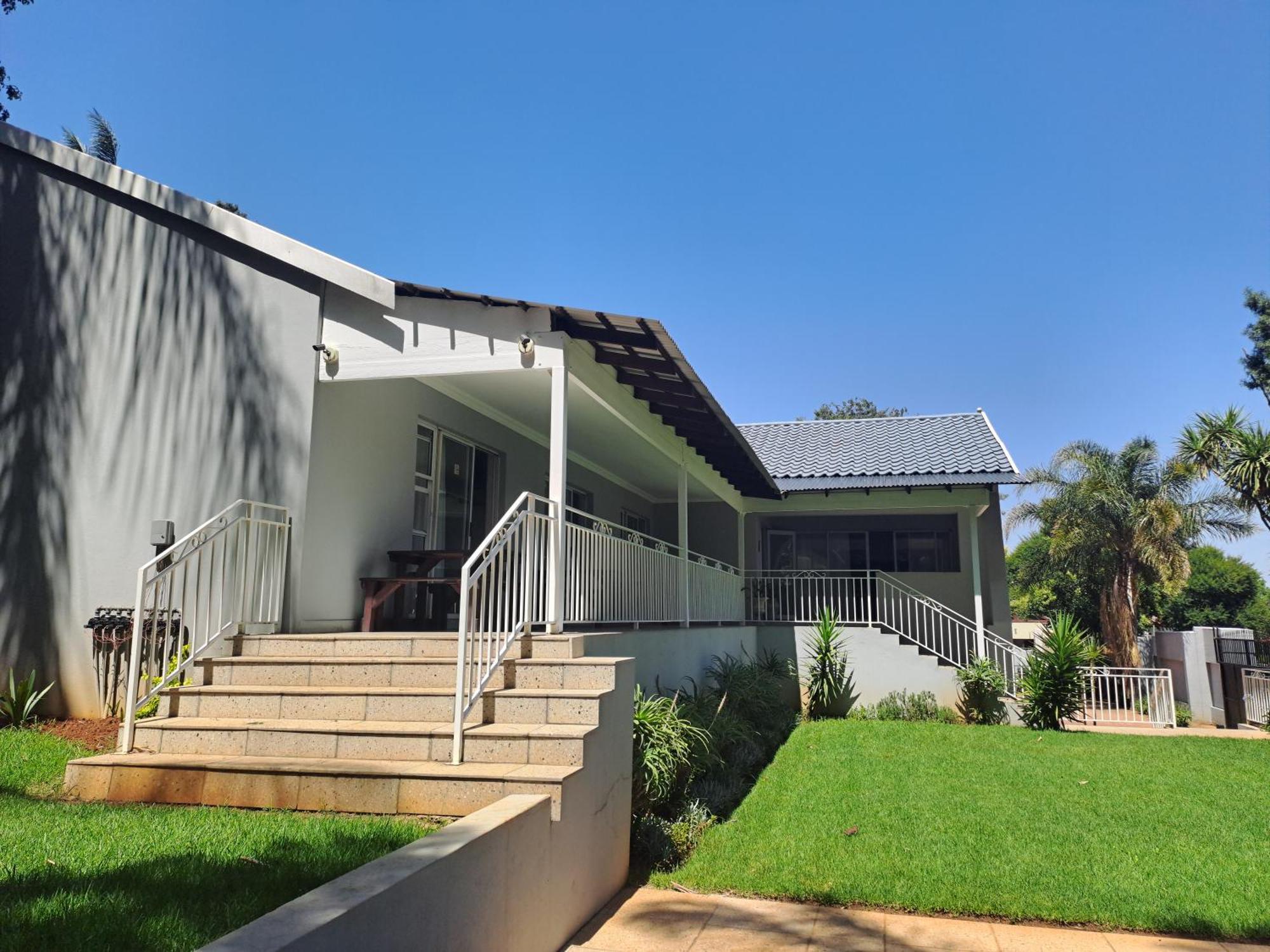 8 On Acacia Guesthouse Bedfordview Esterno foto