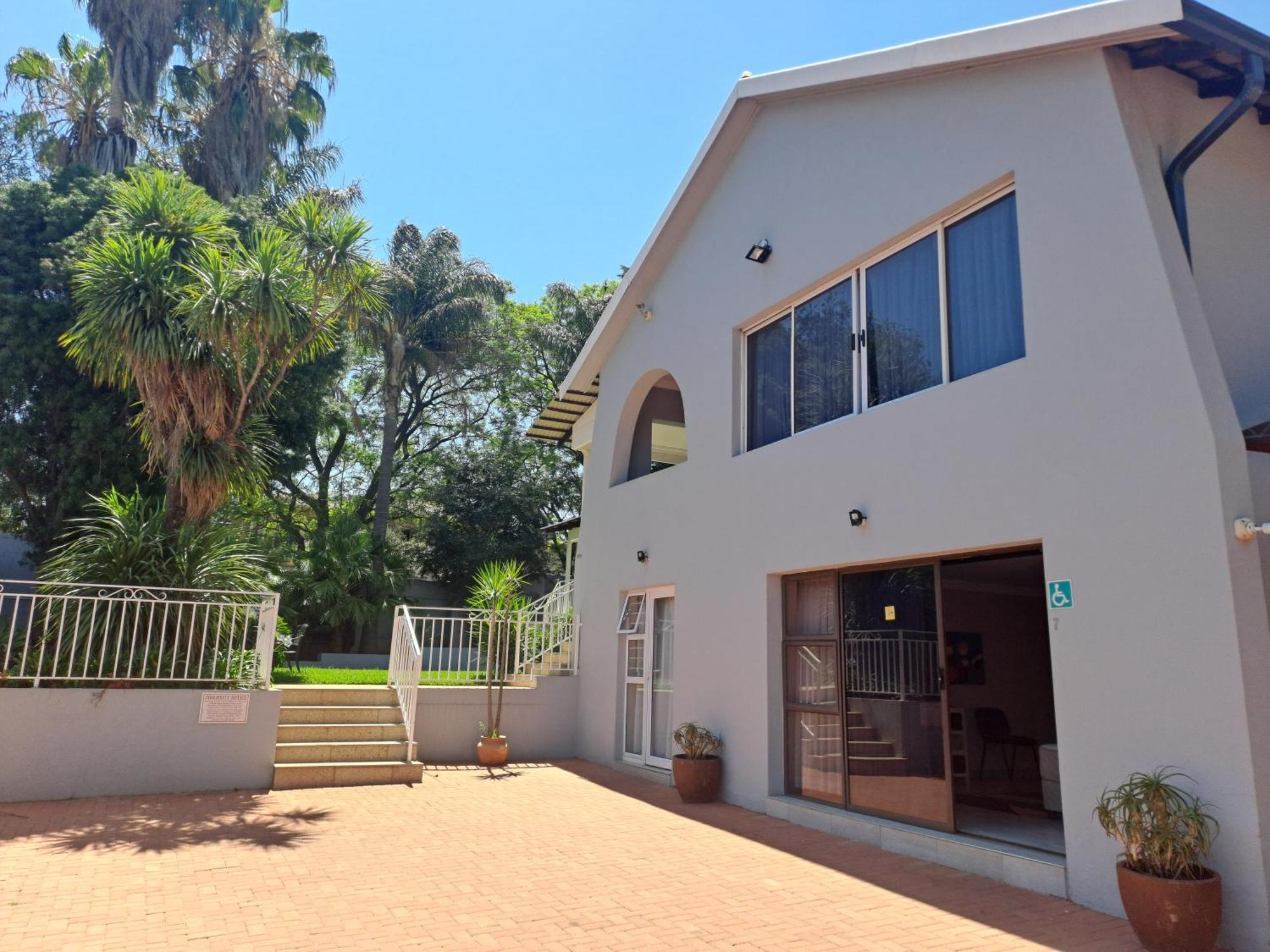 8 On Acacia Guesthouse Bedfordview Esterno foto