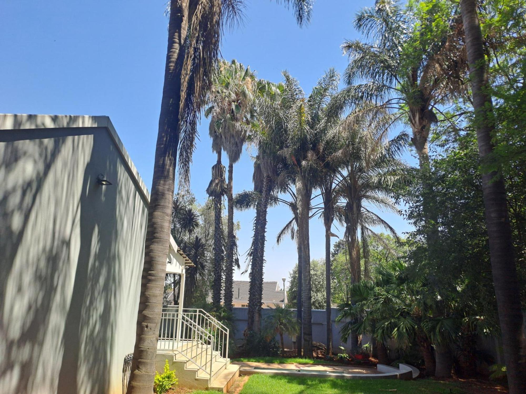 8 On Acacia Guesthouse Bedfordview Esterno foto