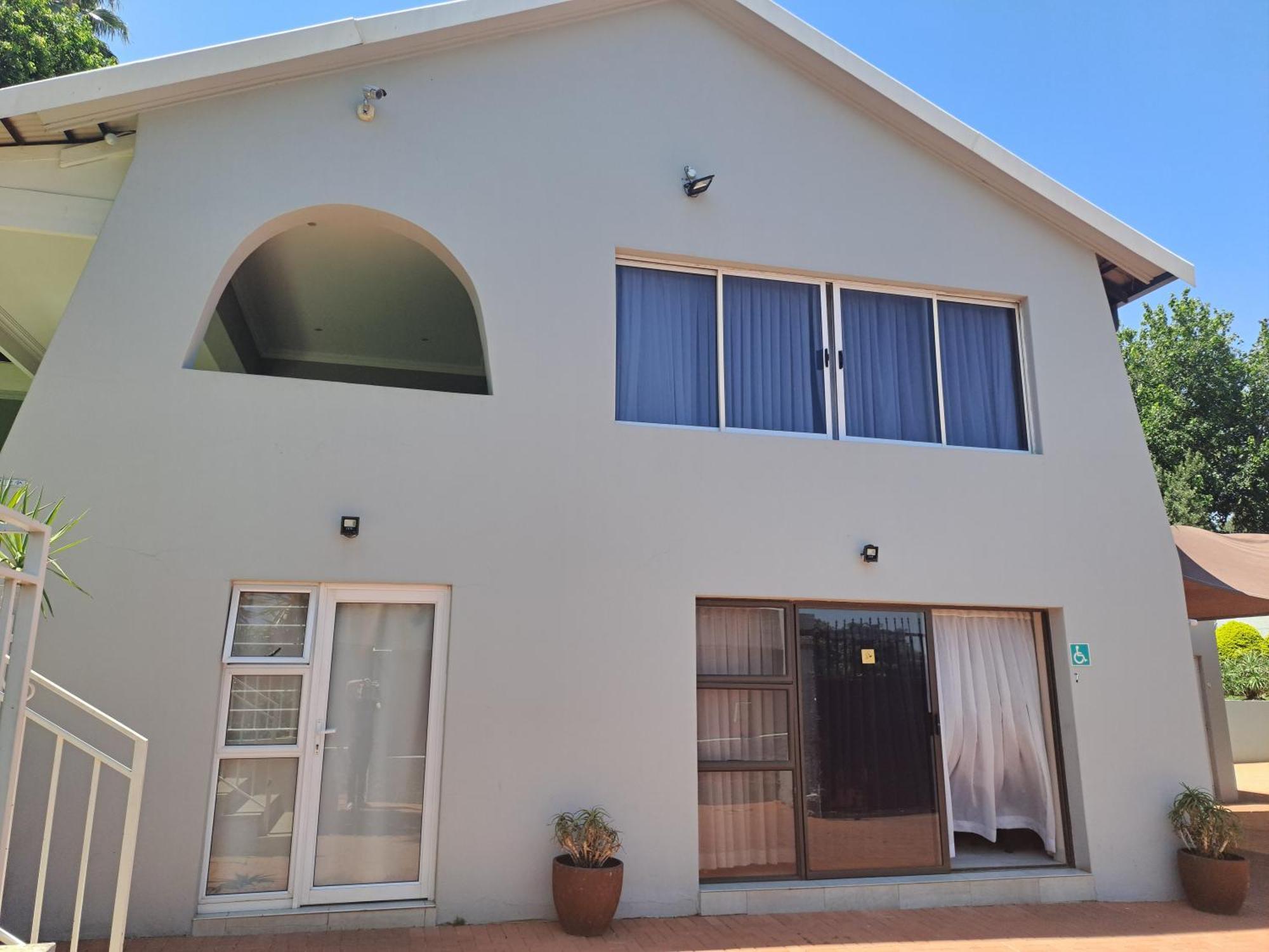 8 On Acacia Guesthouse Bedfordview Esterno foto