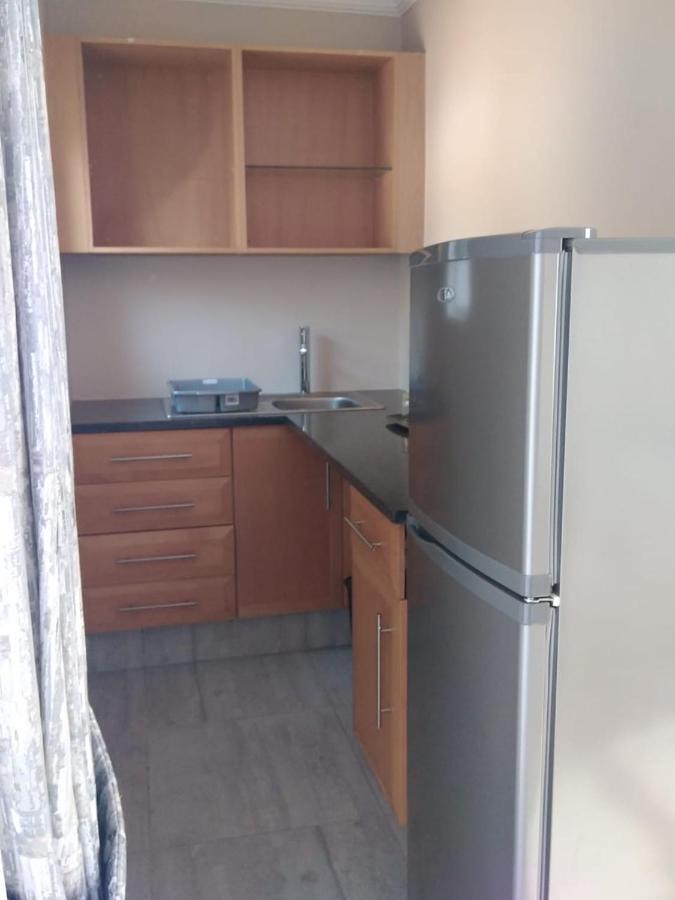 8 On Acacia Guesthouse Bedfordview Esterno foto